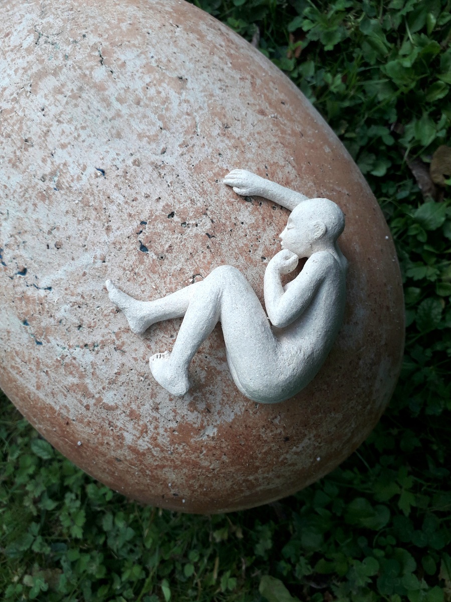 Galet "en sommeil 2", grès de Bollène, atelier Poda