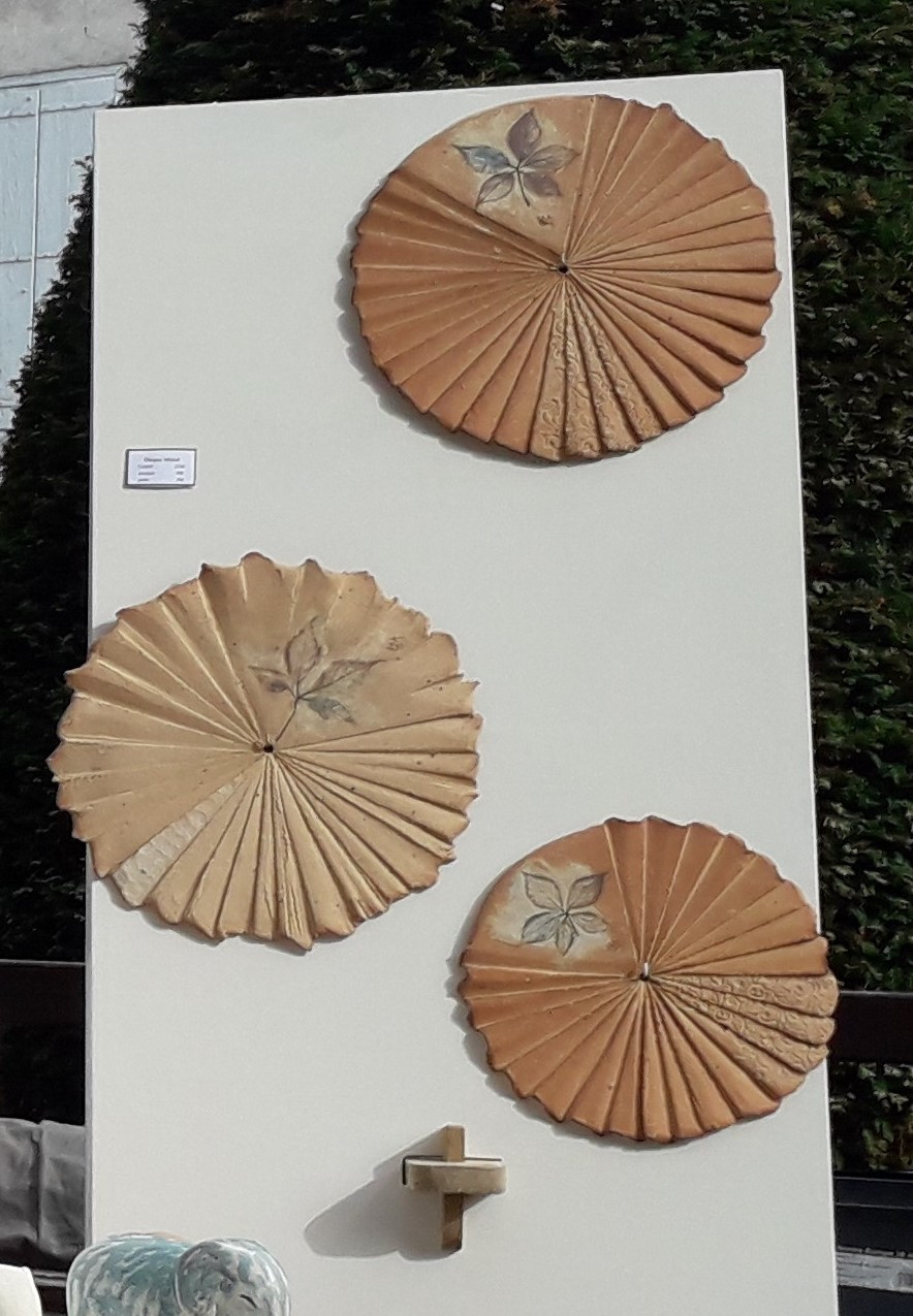 Disques en grès, décors en feuilles de ronce - Poda céramique