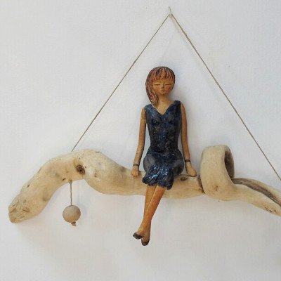 Figurine sur bois flotté, 15cm, sur commande - Poda céramique