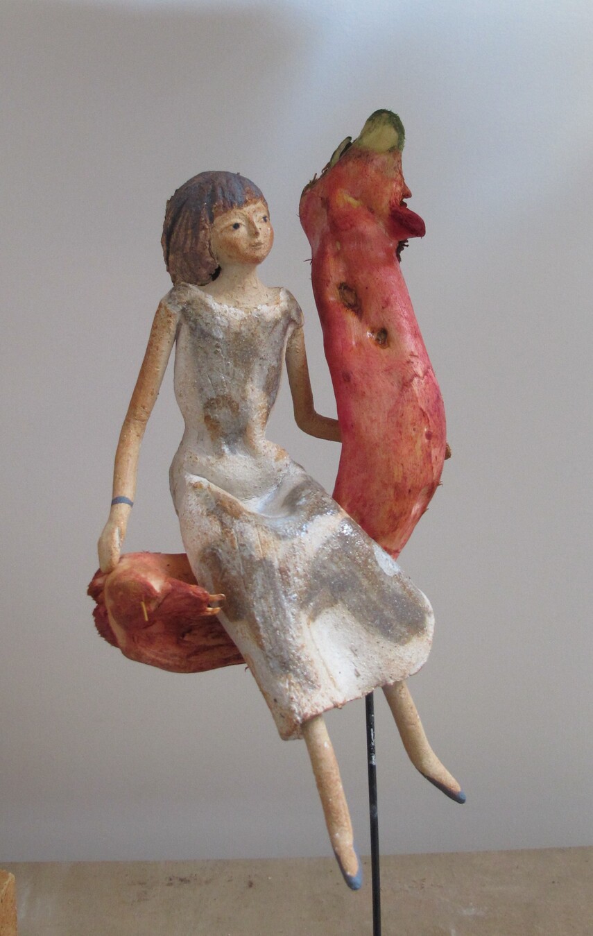 Figurine sur bois flotté et socle, H25cm, sur commande - Poda céramique