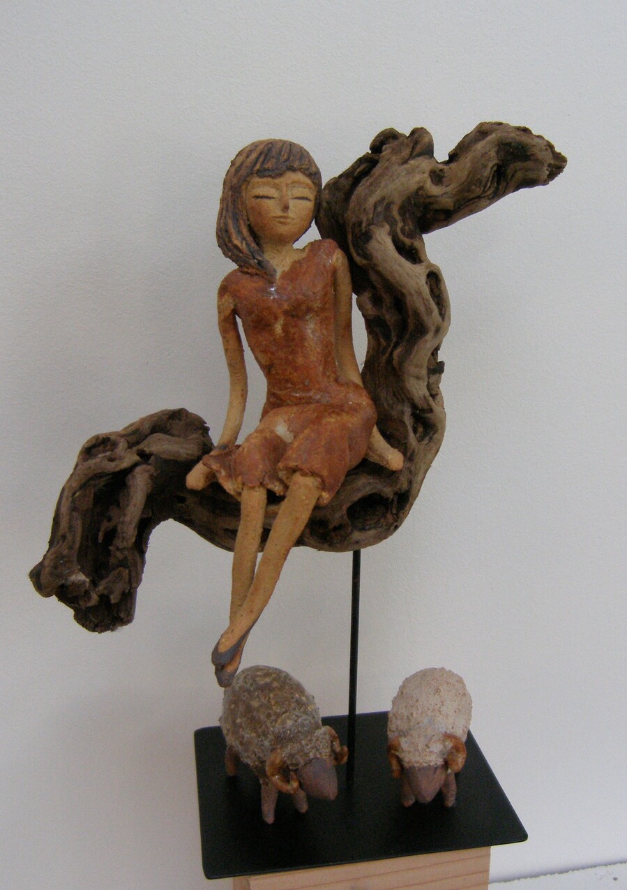 Figurine sur socle Bergère et moutons, H30cm - Poda céramique