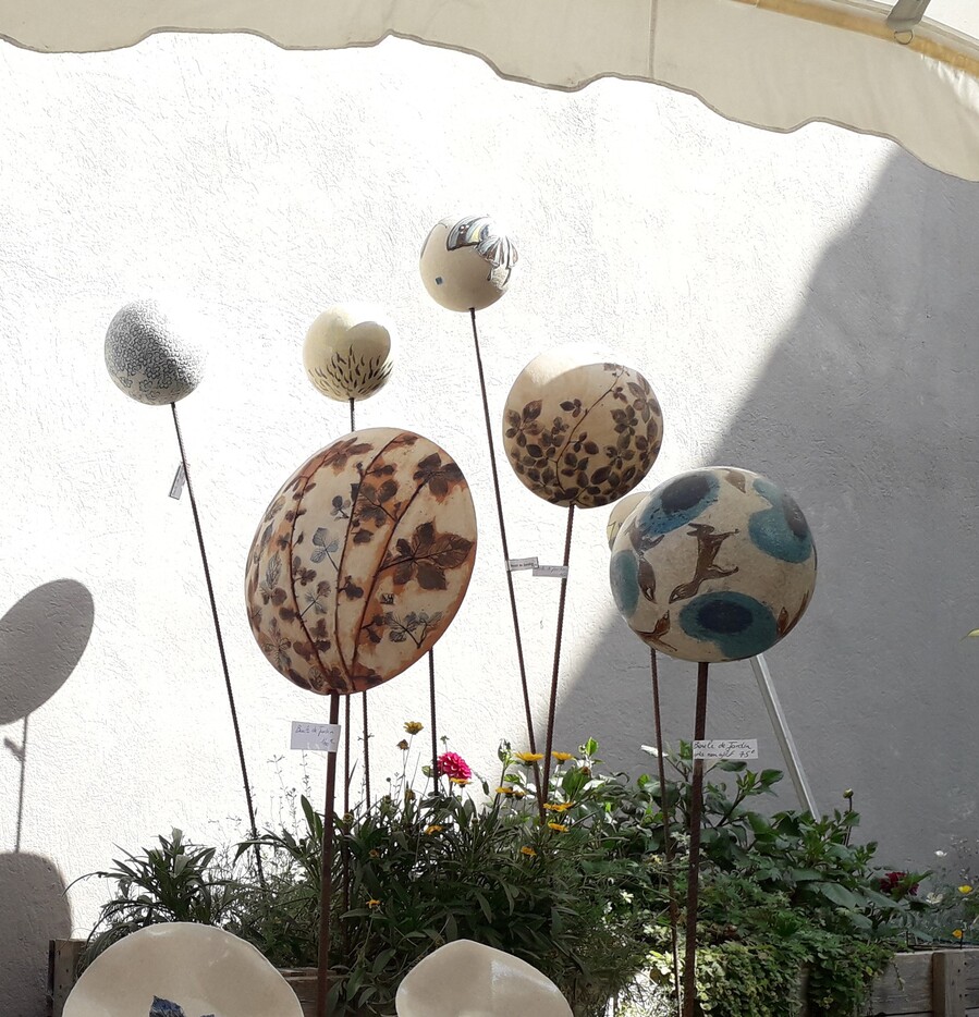 Boules dans jardinière, Poda Céramique